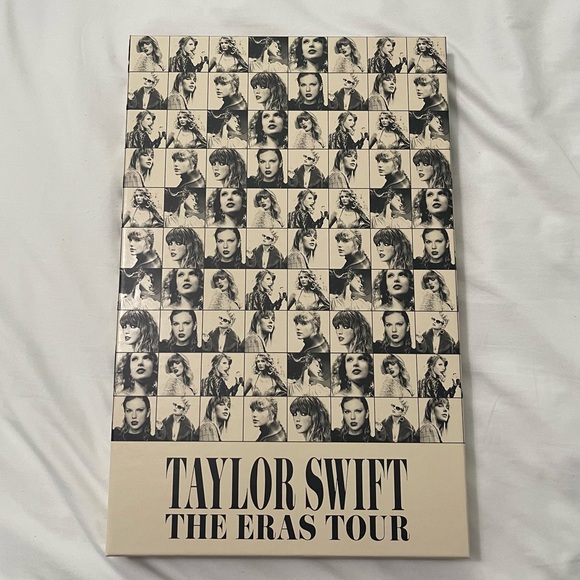 OFFICIAL Taylor Swift VIP Box - Picture 1 of 7